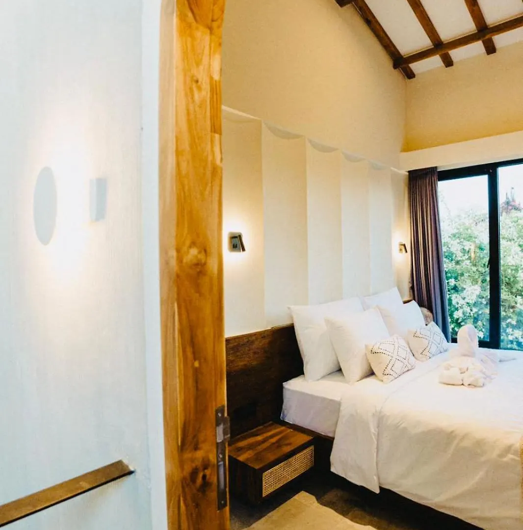 Villa Khayu Seminyak Modern 2-Bedroom Villa Just 900M From The Beach 0*, Seminyak (Bali)